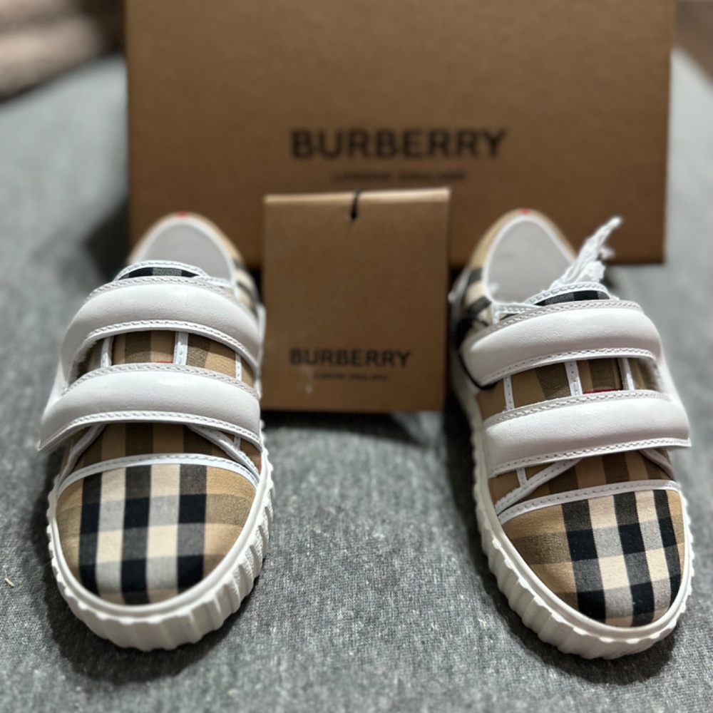 Burberry - Picture 4 of 6